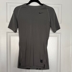 Nike Men's Dark Gray Short Sleeve Tee